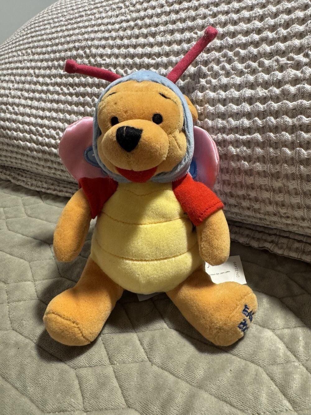 Disney Winnie The Pooh Butterfly 8" Plush Beanie Collectible 2000 Easter w/ Tags